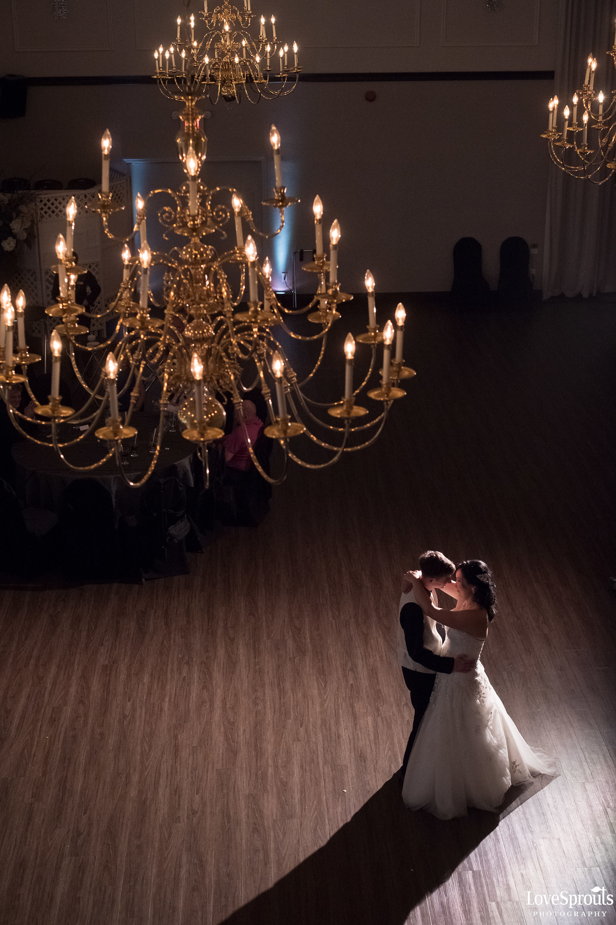 Hamilton Wedding Photographers – Kayla & Nick – Carmens Banquet Hall