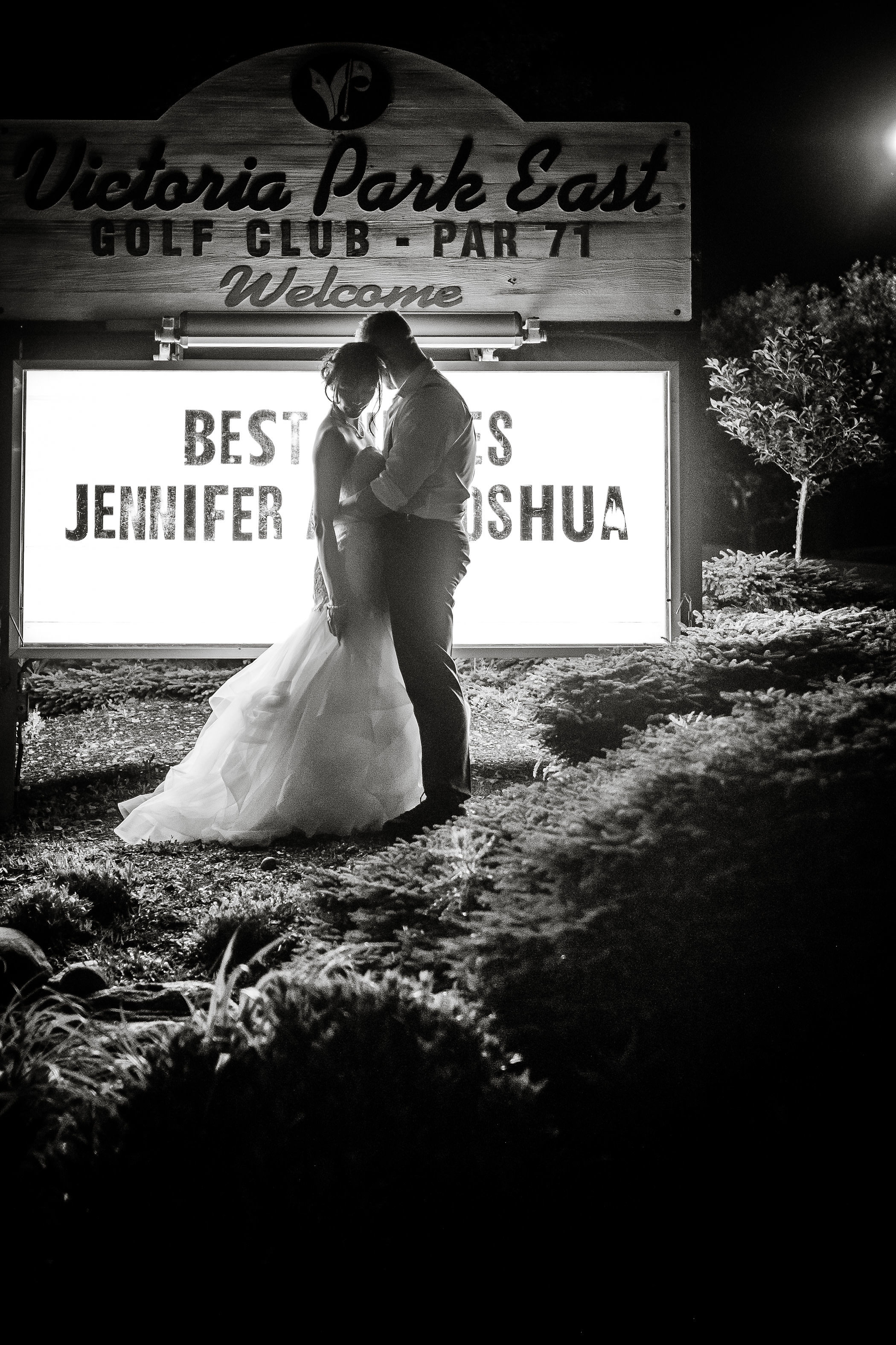 Kitchener Wedding Photographers – Jennifer & Joshua – Victoria Park East Golf Club